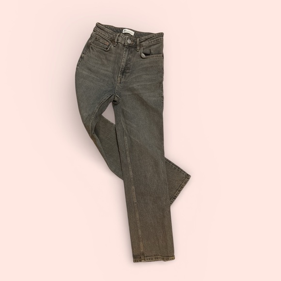 🤍 Zara High-Rise Gray Straight Jeans | Size 4 | 28” Inseam | Soft Washed Gray - Picture 2 of 4